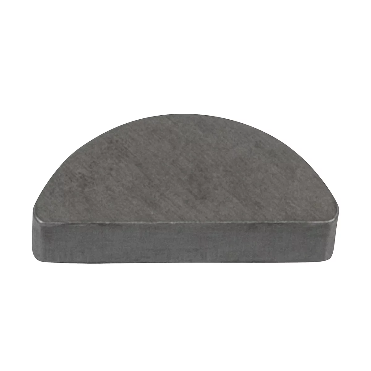 Halbmondförmiger Keil aus Metall, grau, auf weißem Hintergrund.